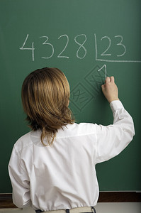 学校在黑板背景教育考试概念图片