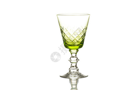 在装饰干粉上用钻石在玻璃中以复制空间横向形式呈现形态的绿色果冻图片