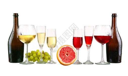 瓶子一排白葡萄酒杯酒和葡萄被图片