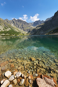 塔特里山脉黑池塘的美丽景观波兰图片