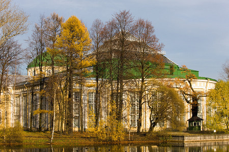 圣彼得堡金牛座公园的秋景图片