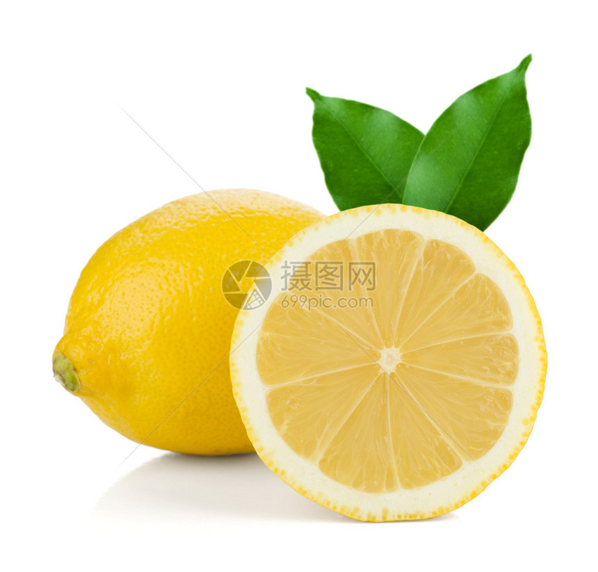 成熟的柠檬绿叶在白色背景上孤立图片
