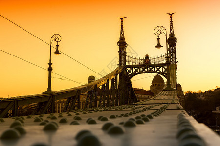匈牙利布达佩斯自由桥日落匈图片