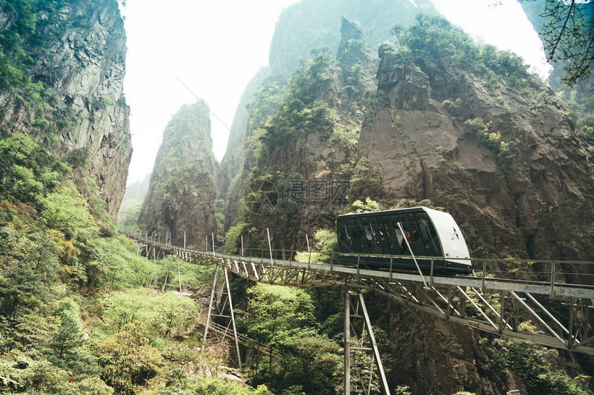 电车在去安徽黄山顶的路上图片