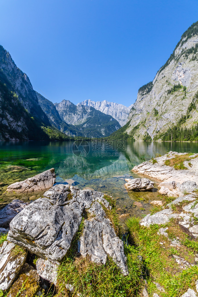 美丽的高山湖风景观图片