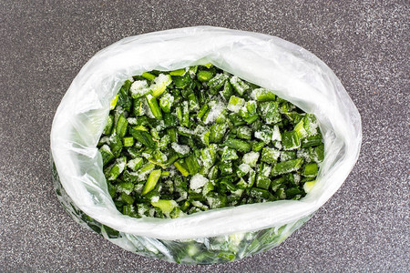 洋葱绿色切片冷冻在塑料袋中工作室照片图片