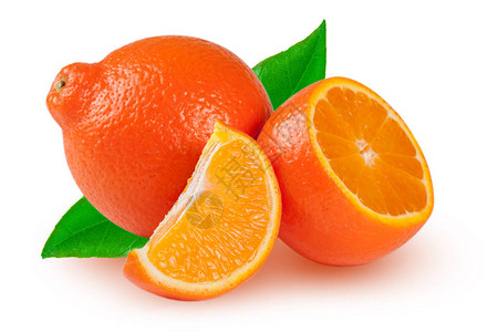 橙色橘子或米诺拉半切片和叶片在白图片