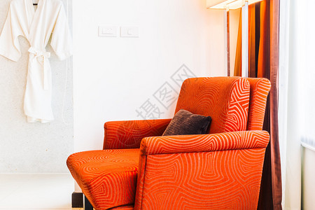 室内客厅区沙发装饰上美丽的豪华枕头图片