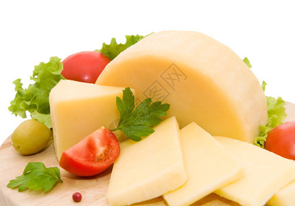 白色背景蔬菜黄色奶酪图片