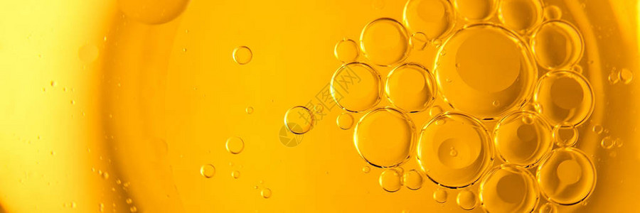黄色和橙色的泡沫水中的油滴橄榄油图片