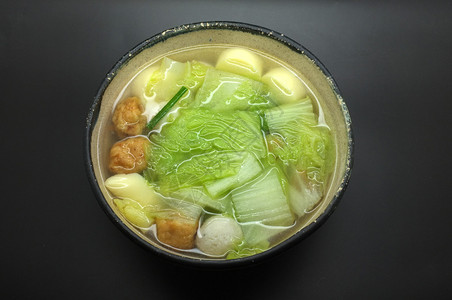 白菜蛋豆腐鱼丸蔬菜汤图片