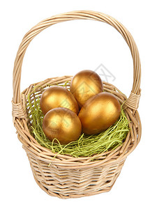 孤立的篮子里的金色复活节彩蛋背景图片