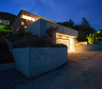现代设计之家夜景图片