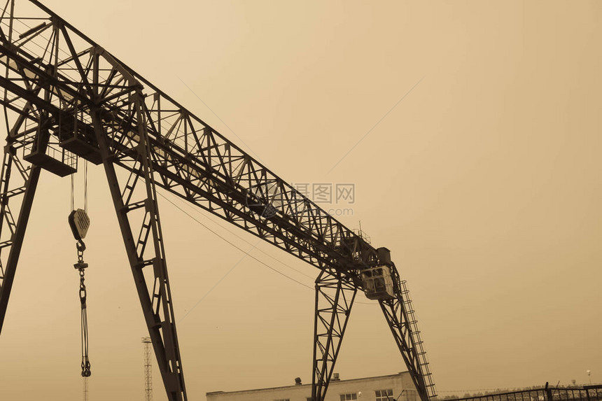 工业铁制大型金属龙门起重机图片