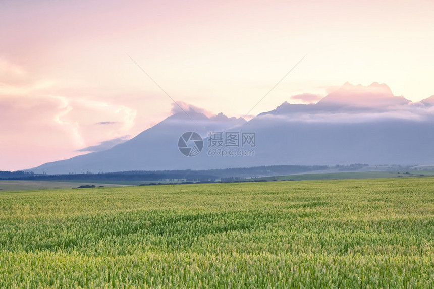 山日落塔特拉斯图片