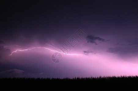 伊利诺斯州夏季雷暴闪电图片