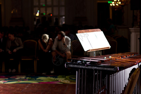 室内大厅中的打击乐器鼓马林巴琴低音爵士乐图片