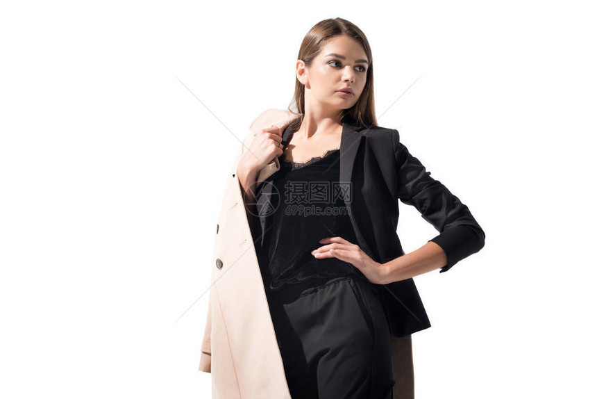 穿着黑色西装和经典海沟大衣的美丽优雅女孩图片