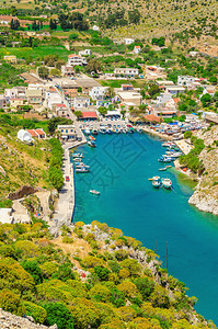 希腊Kalymnos的Vathi村与游艇令图片
