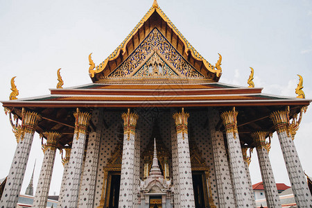 泰国曼谷有柱子的古庙图片