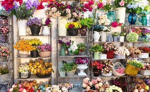 花店货架上美丽的花束花店生意美图片