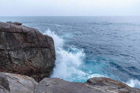 海水波冲入岩层斯里兰卡山无观测图片