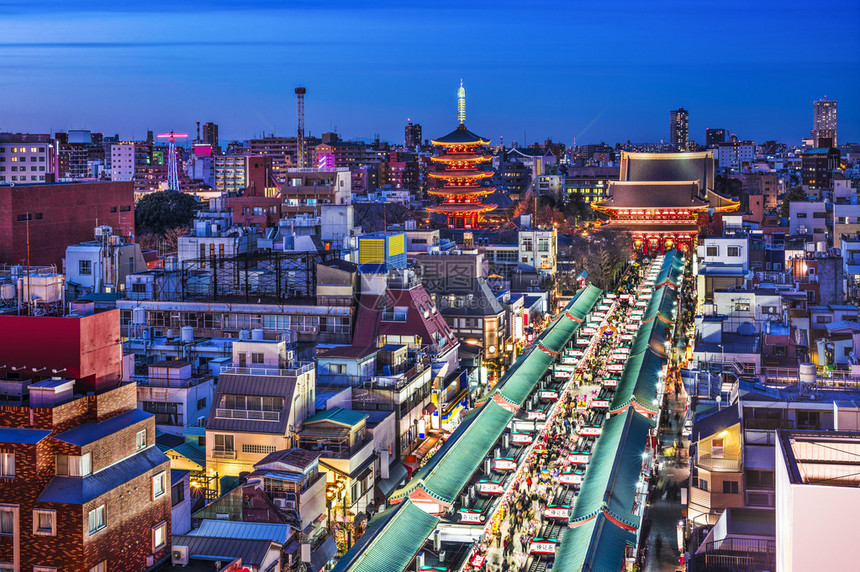 日本东京浅草区浅草寺的城市景观图片