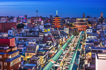 日本东京浅草区浅草寺的城市景观图片