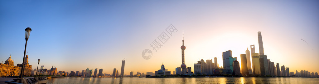 日出时上海天线全景中图片