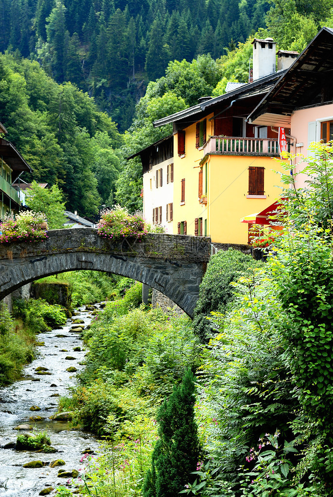 著名的美丽的阿尔卑斯山村法国萨沃伊图片