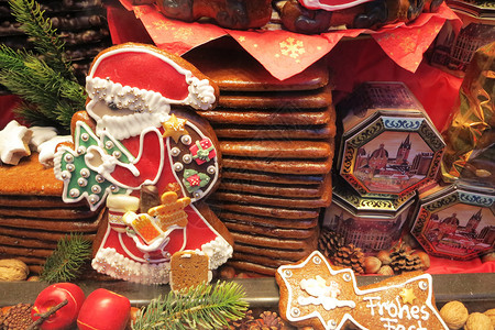 圣诞市场上陈列的圣诞糖果背景图片