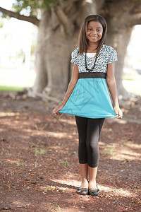 一个时尚的非裔美国儿童的形象图片