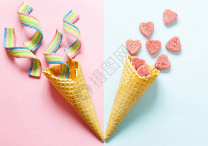 与果冻甜食的华夫冰淇淋图片