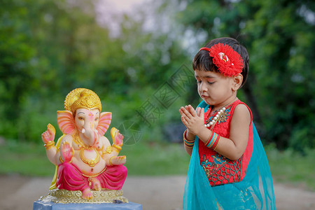 印度甘尼沙大王和祈祷印度甘蔗图片