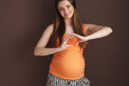 可爱的孕妇心形图片