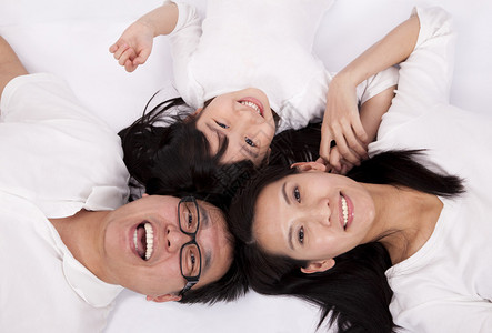 幸福的亚洲家庭图片