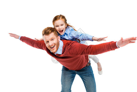 喜悦的红发父亲和女儿一起玩乐图片