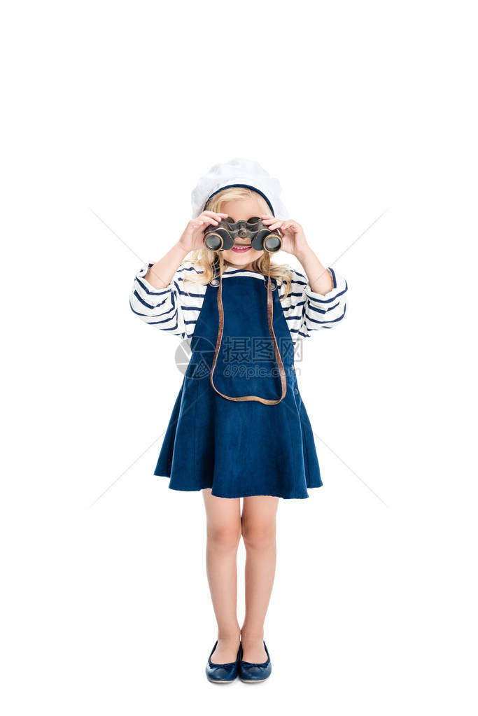 穿着水手服装的可爱笑着小女孩拿着白色孤立图片