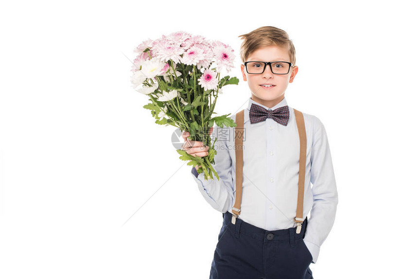 戴着眼镜的可爱小男孩拿着一束鲜花图片