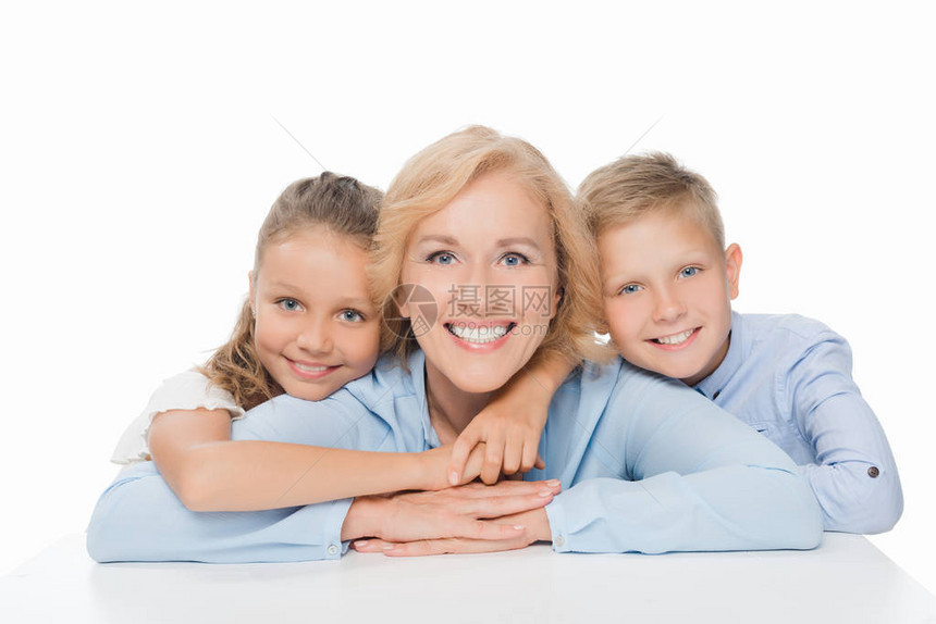 美丽的美丽快乐的祖母与孙子们笑着微笑图片
