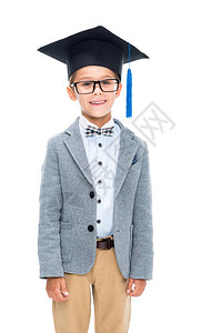 穿着毕业帽子的快乐中学生图片