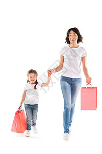带着购物袋的亚洲母亲和女儿图片