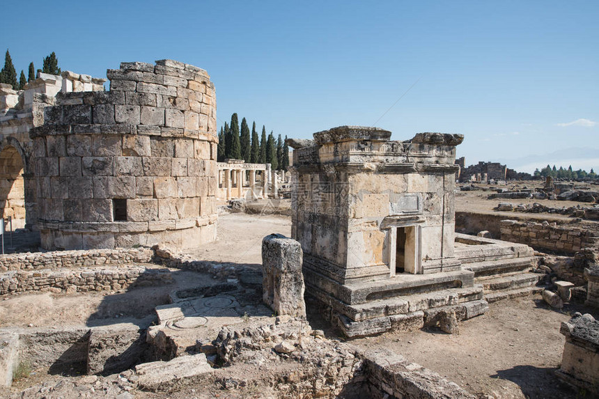 土耳其著名的希拉波利斯雄伟的古建筑遗址图片
