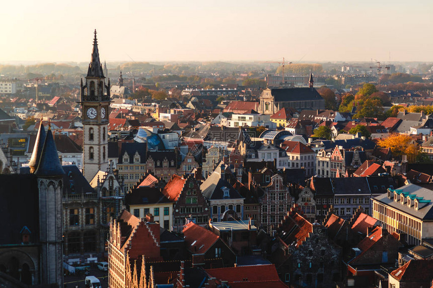 比利时Ghent历史区间美丽的建筑的空中观景图片