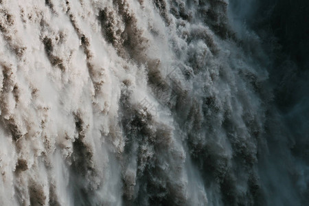 冰原的Dettifos瀑布中图片