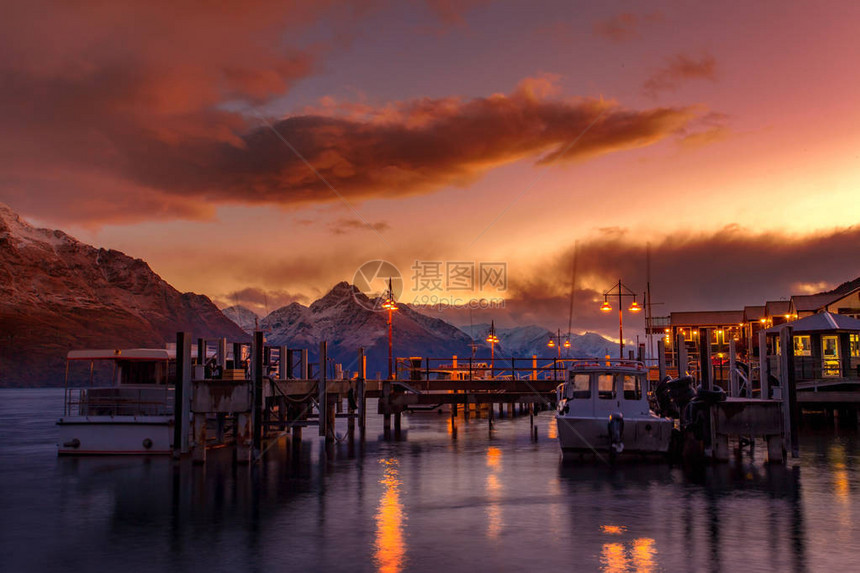 南陆地新西兰的瓦卡提普湖港美图片