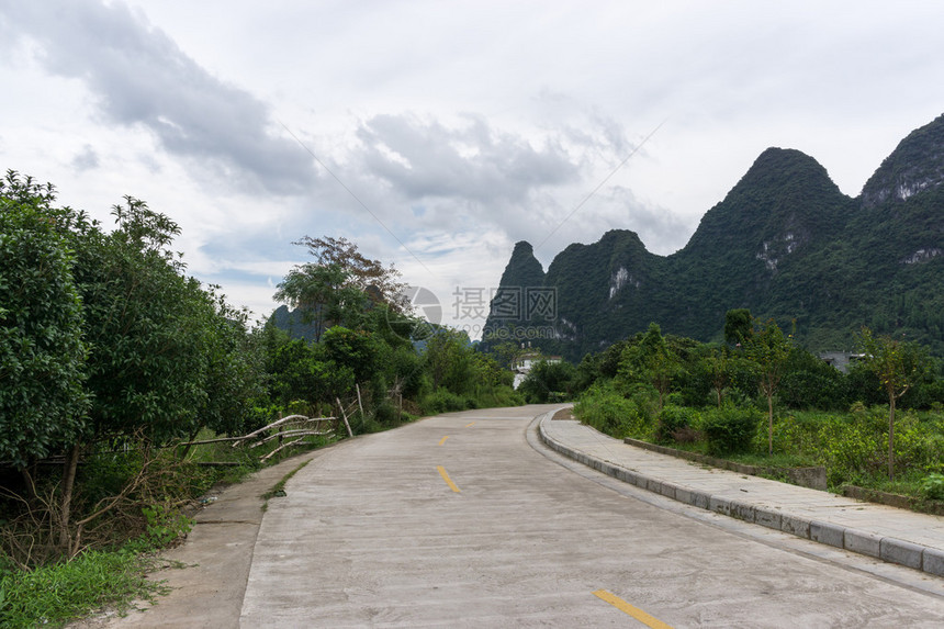 China附近的利河附近公路图片