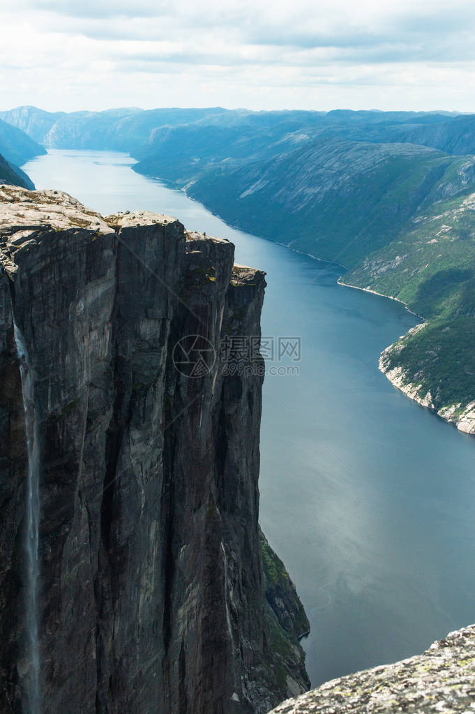 挪威雄伟的斯堪的纳维亚山脉的风景图片