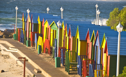 南非开普敦圣詹姆斯的多彩海滩小屋背景图片