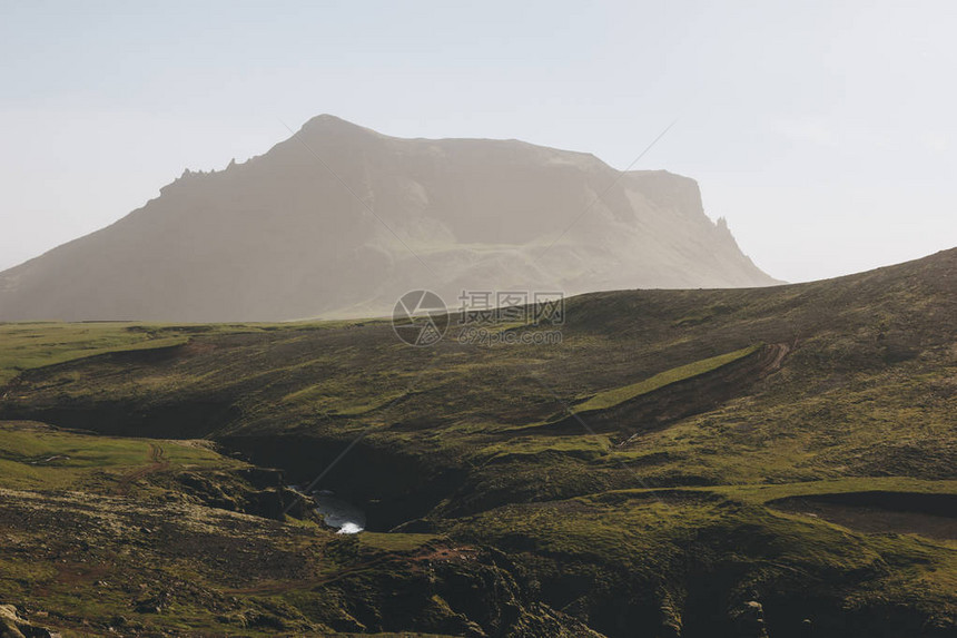 冰岛风景秀丽的山景图片